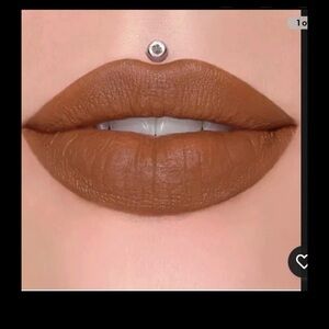 NIB JEFFREE STAR COSMETICS
Velvet Trap Lipstick (Chocolate Fondue)